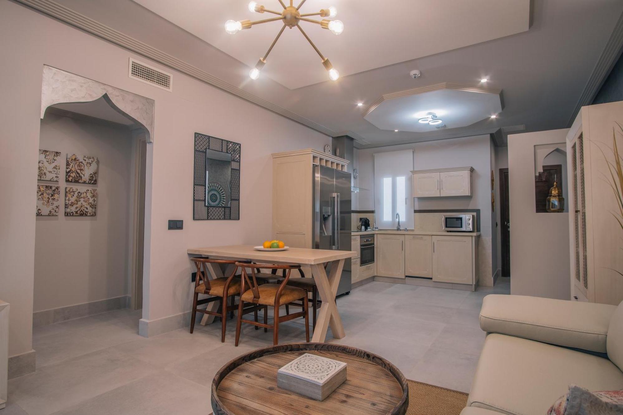 Apartamentos Turisticos La Bailla 로타 외부 사진